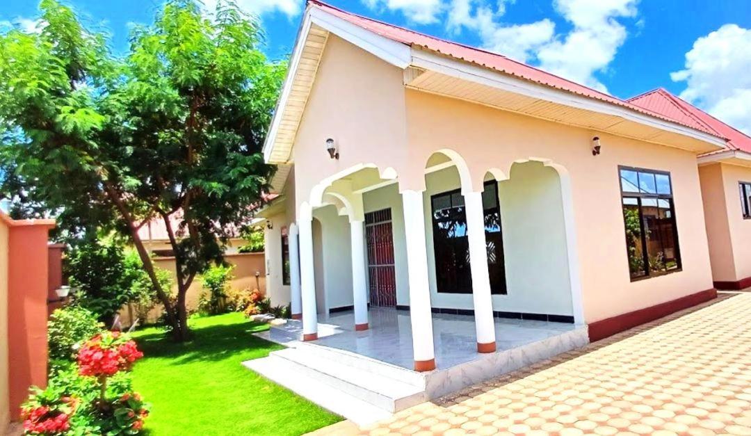 Safi House Bed and Breakfast Boma la Ngombe Buitenkant foto