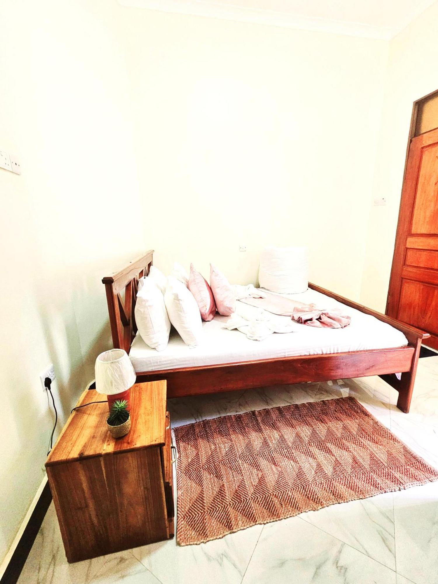 Safi House Bed and Breakfast Boma la Ngombe Buitenkant foto